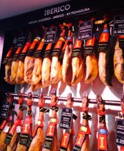 Enjoy some delicious Jamon on a Twilight Food Tour through Soho...