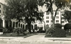 Postcard showing the entrance to the Buena Vista Hotel