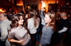 How to attract Instagram users to your photos from the party?