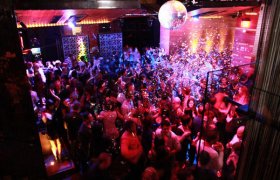 Saturday night clubs in Hollywood